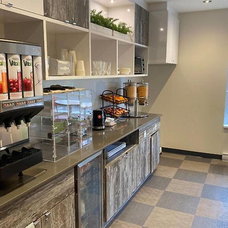 Ramada By Wyndham Laval Hotel Luaran gambar