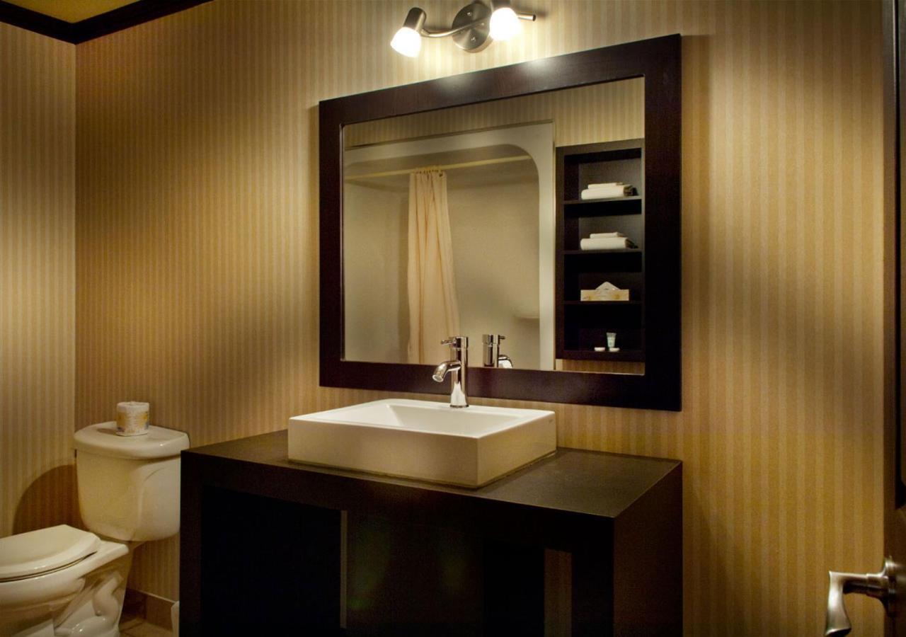 Ramada By Wyndham Laval Hotel Luaran gambar