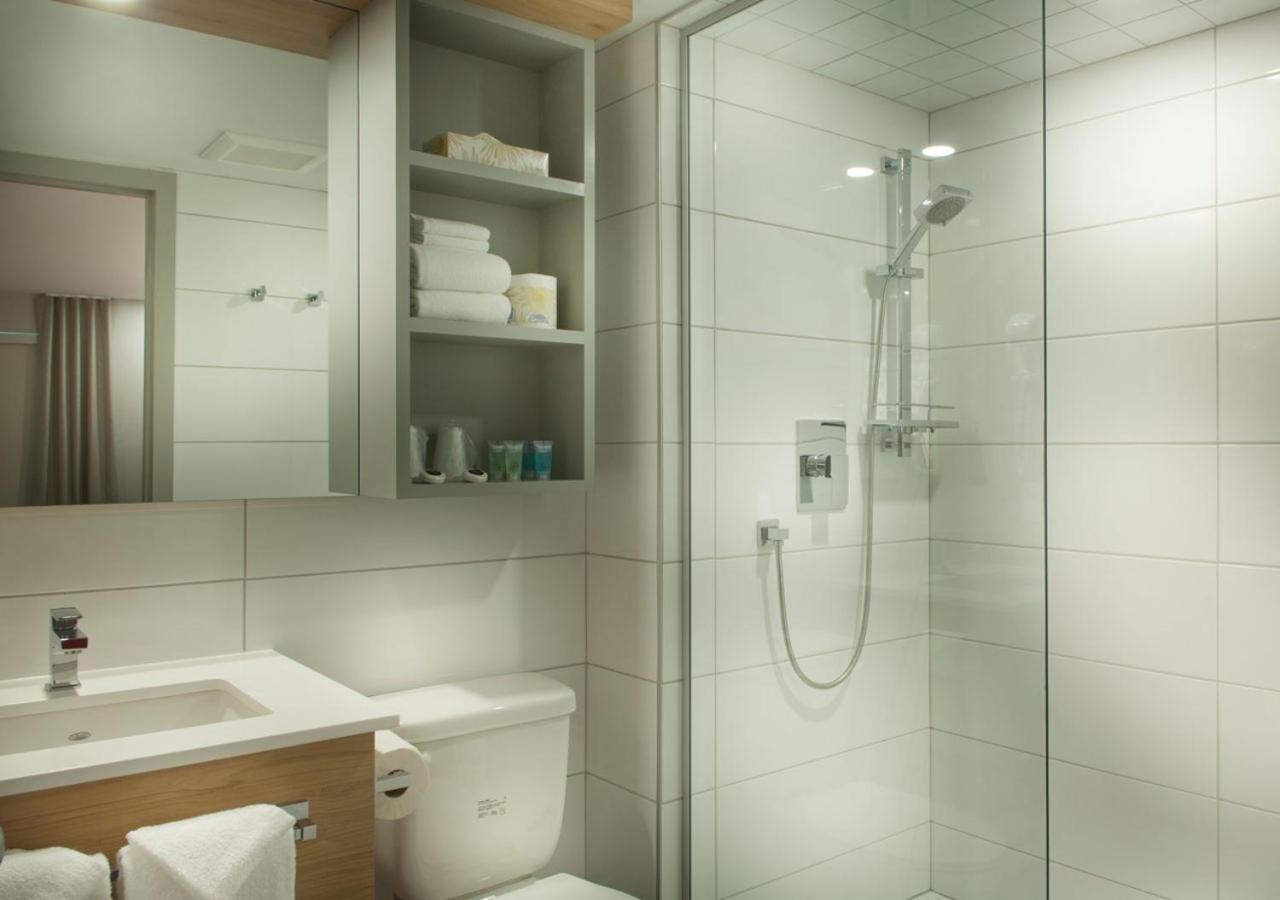 Ramada By Wyndham Laval Hotel Luaran gambar