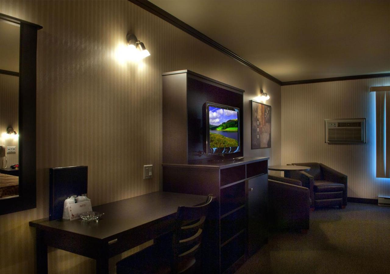 Ramada By Wyndham Laval Hotel Luaran gambar