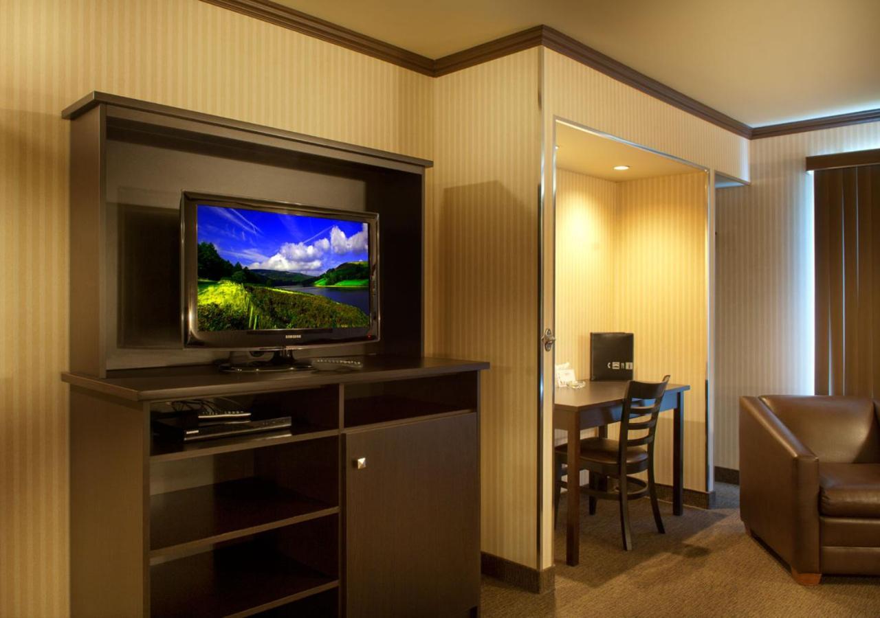 Ramada By Wyndham Laval Hotel Luaran gambar