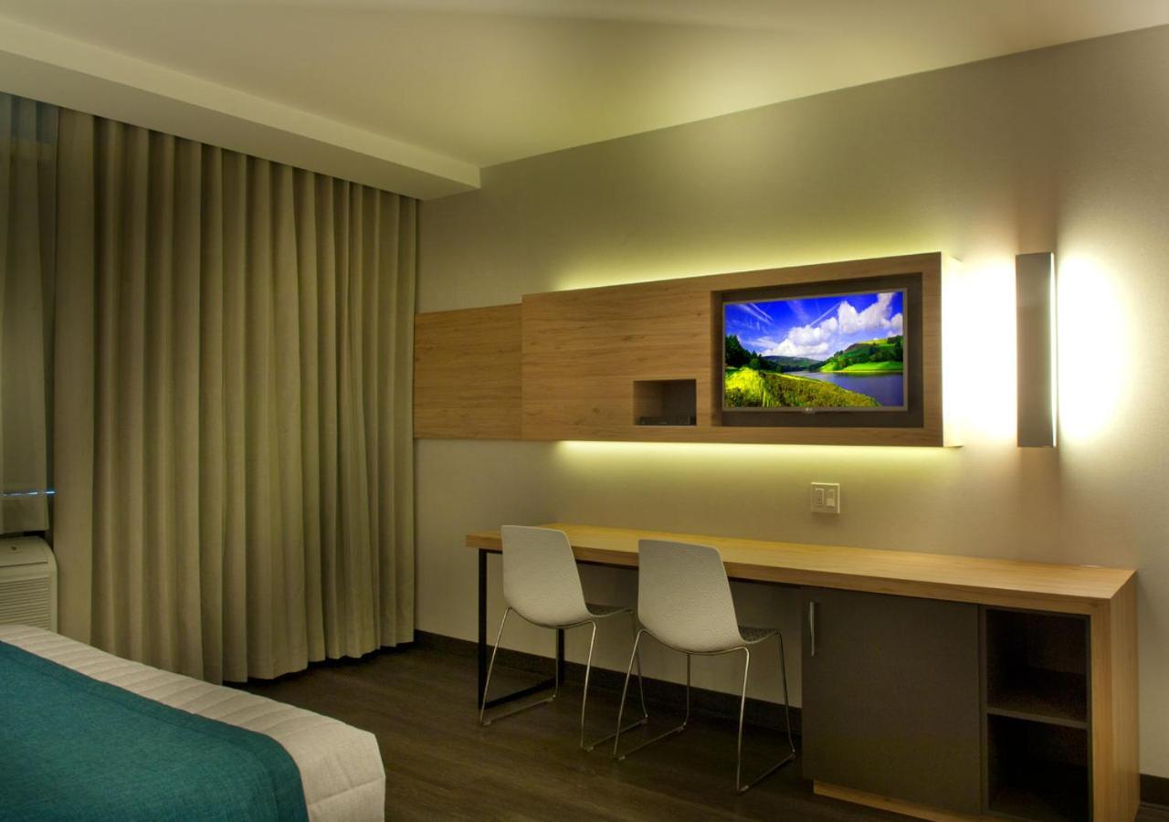 Ramada By Wyndham Laval Hotel Luaran gambar