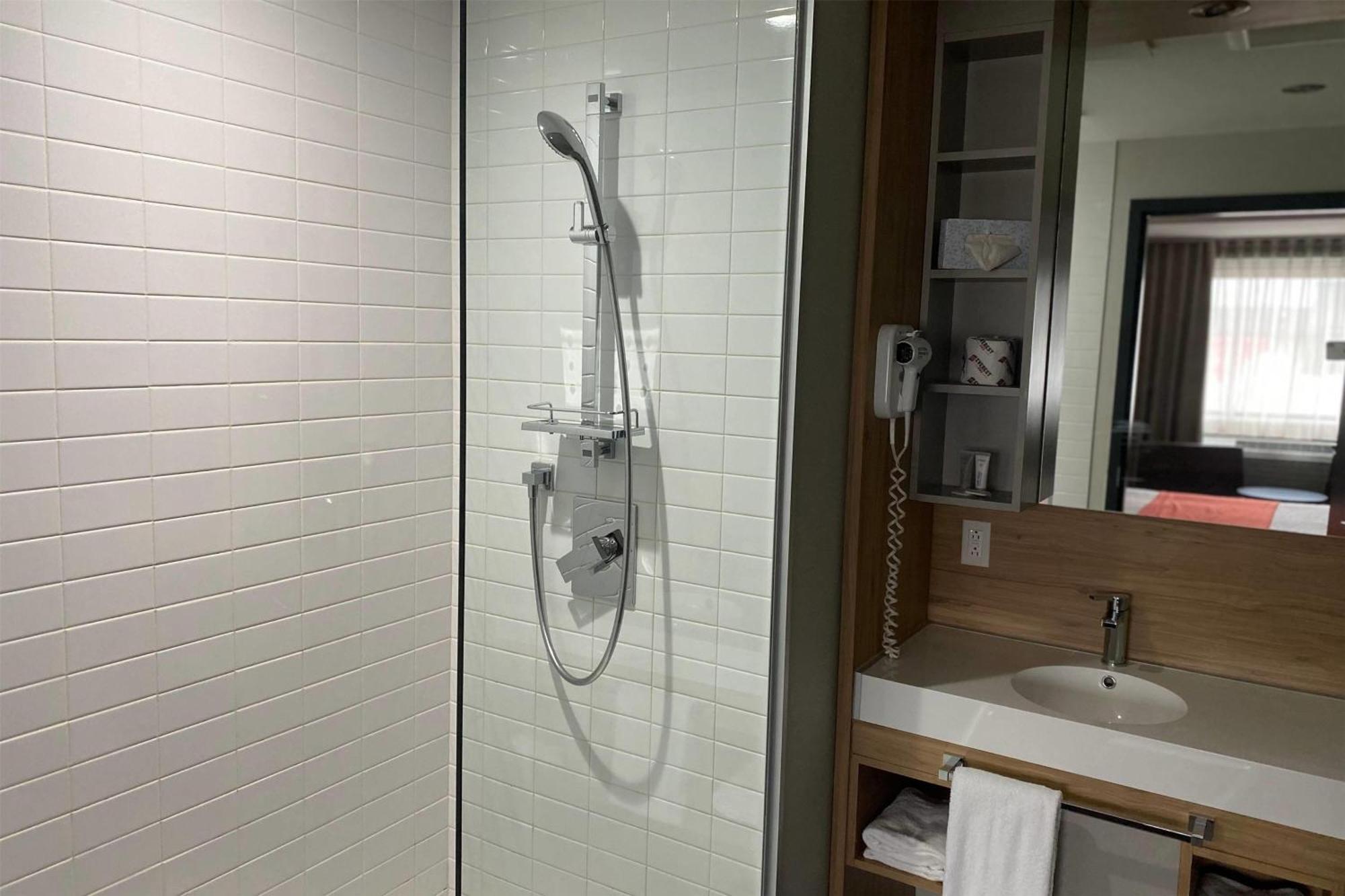 Ramada By Wyndham Laval Hotel Luaran gambar
