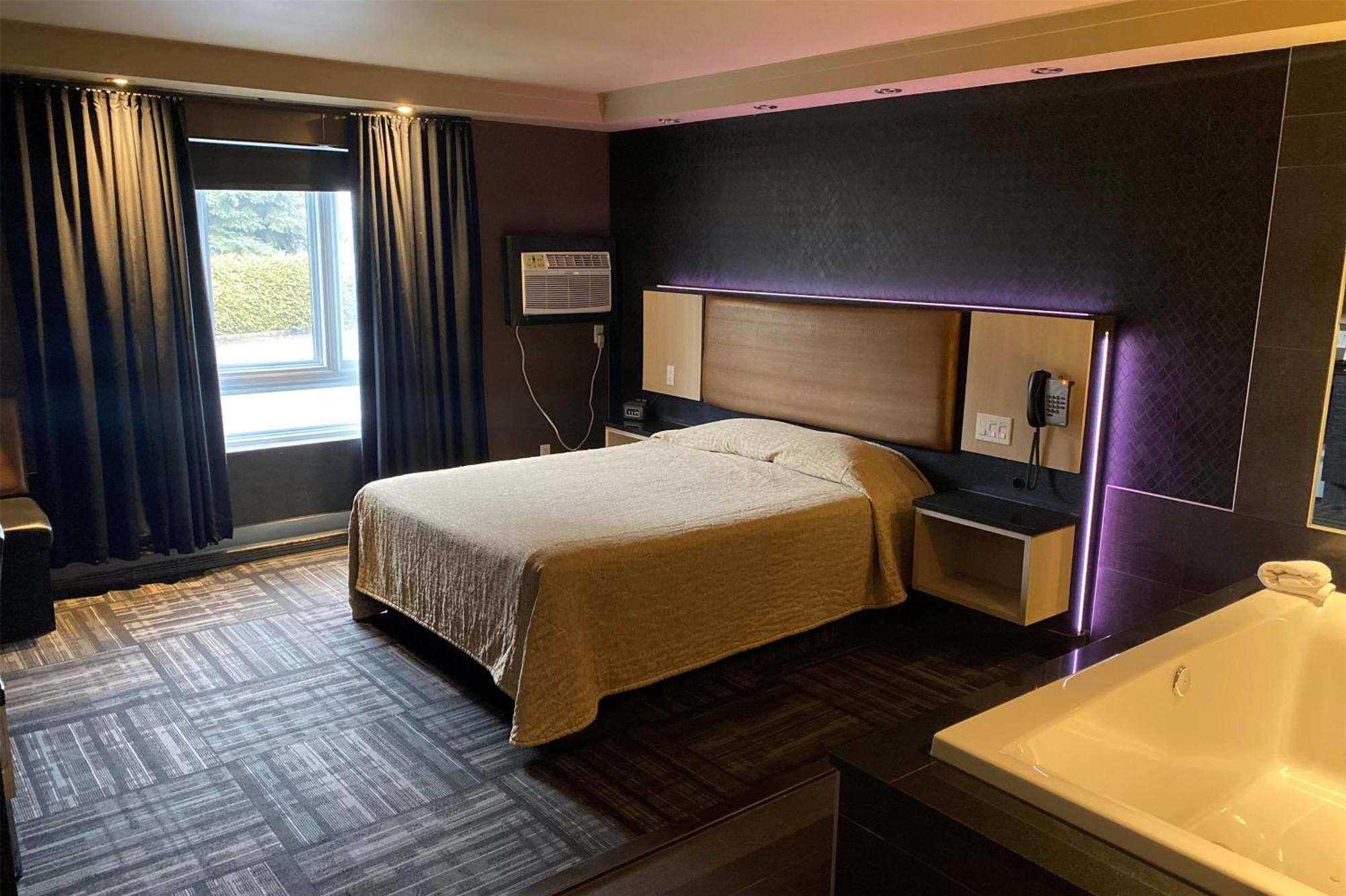 Ramada By Wyndham Laval Hotel Luaran gambar
