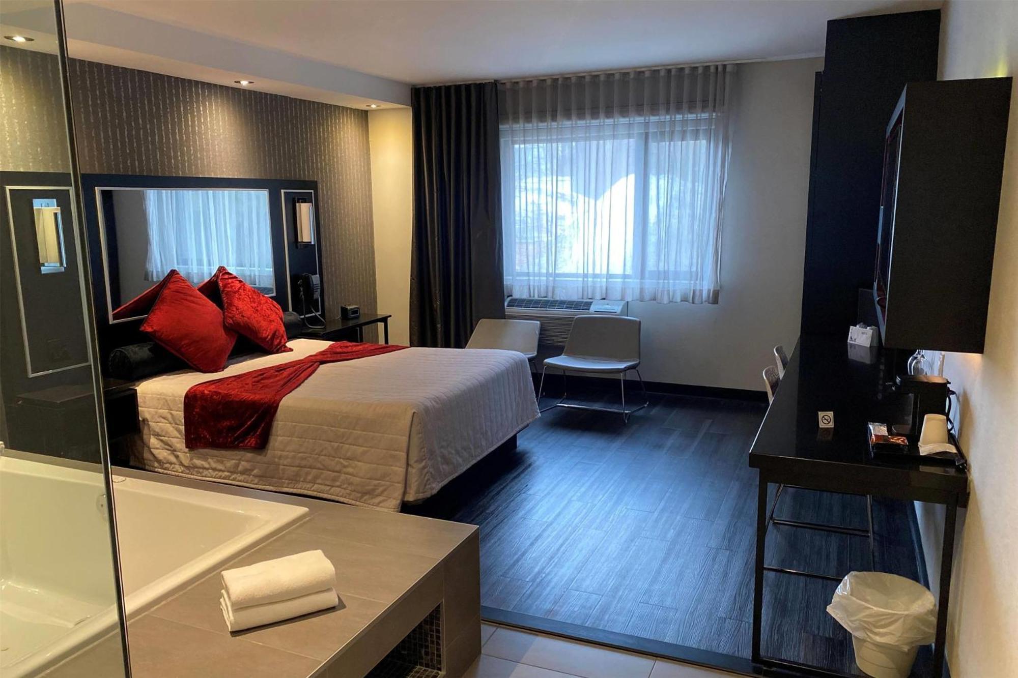 Ramada By Wyndham Laval Hotel Luaran gambar