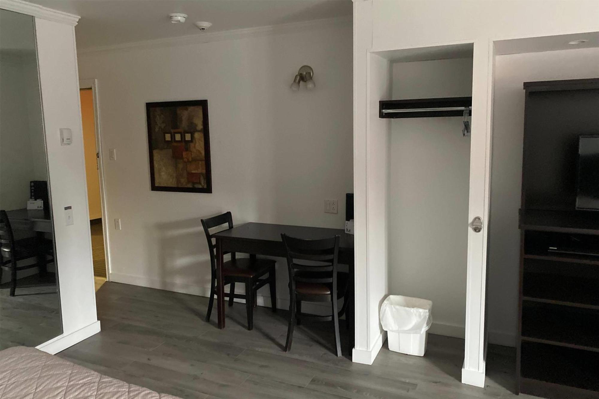 Ramada By Wyndham Laval Hotel Luaran gambar