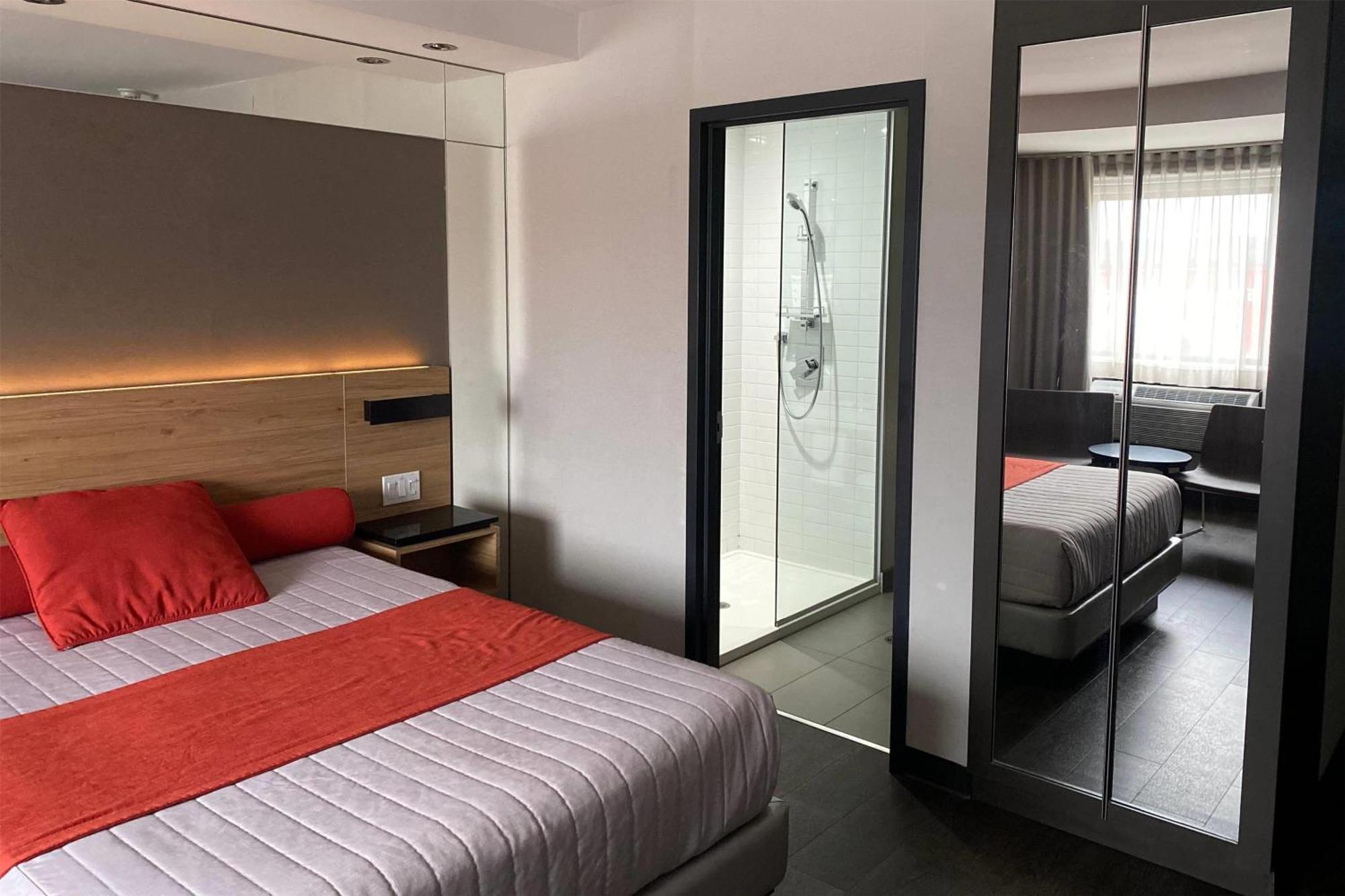 Ramada By Wyndham Laval Hotel Luaran gambar