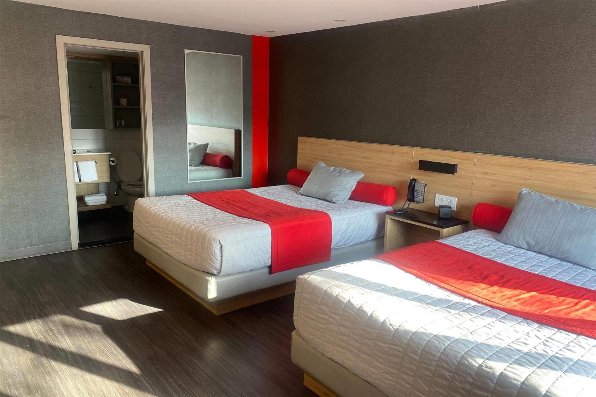 Ramada By Wyndham Laval Hotel Luaran gambar