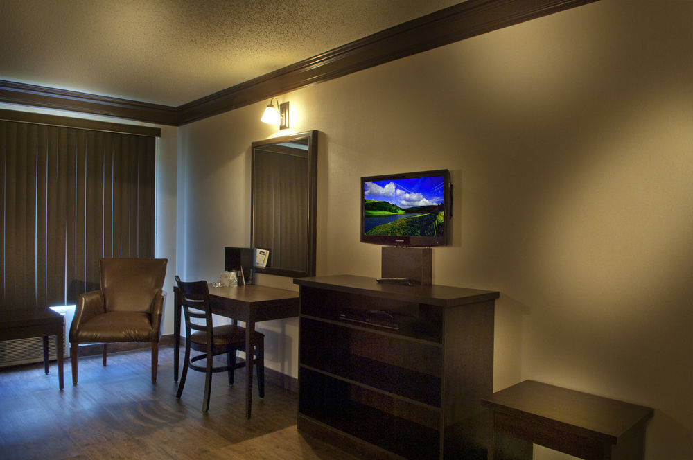 Ramada By Wyndham Laval Hotel Luaran gambar