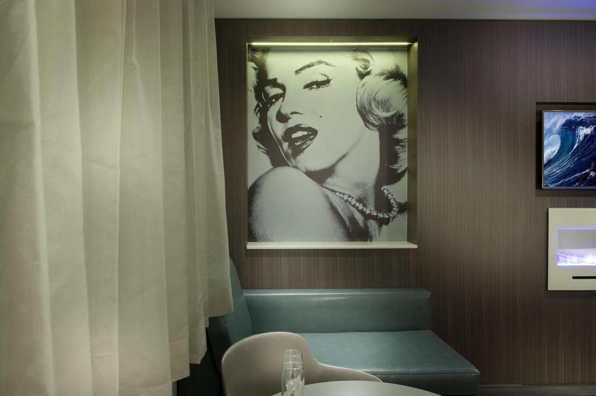 Ramada By Wyndham Laval Hotel Luaran gambar