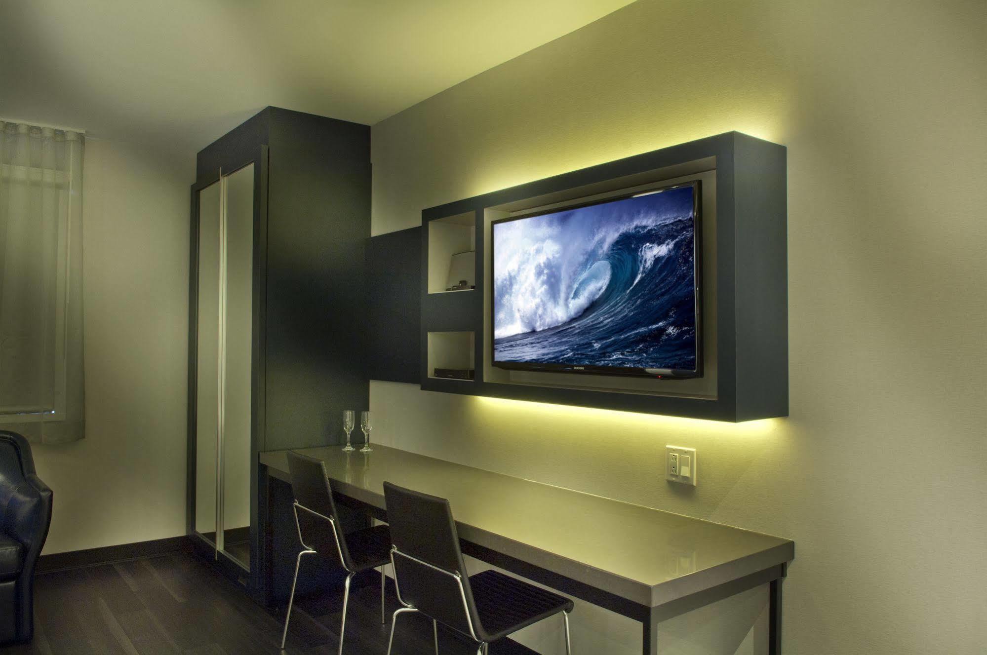 Ramada By Wyndham Laval Hotel Luaran gambar